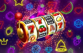 Layar permainan slot Aviator dan Sweet Bonanza di platform keongtogel